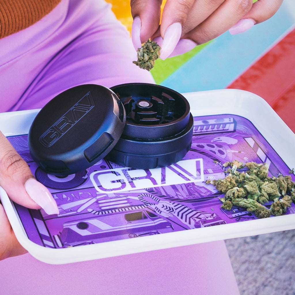 How To Use A Weed Grinder: The Beginner's Guide