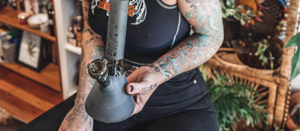 Bong with a glass cone piece