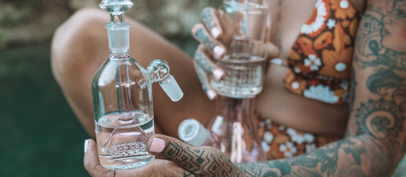 Holding showerhead ash catcher