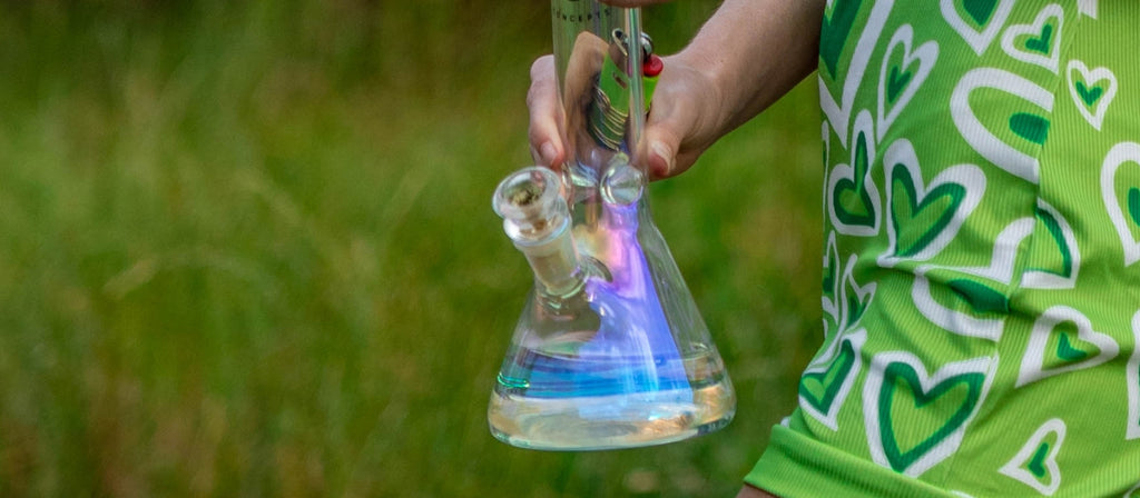 How Does A Bong Work: Breaking Down The Science – Glass Bongs Australia
